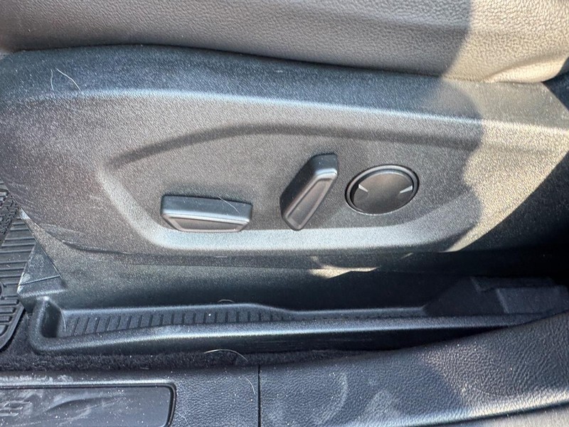 Ford Edge Vehicle Full-screen Gallery Image 18
