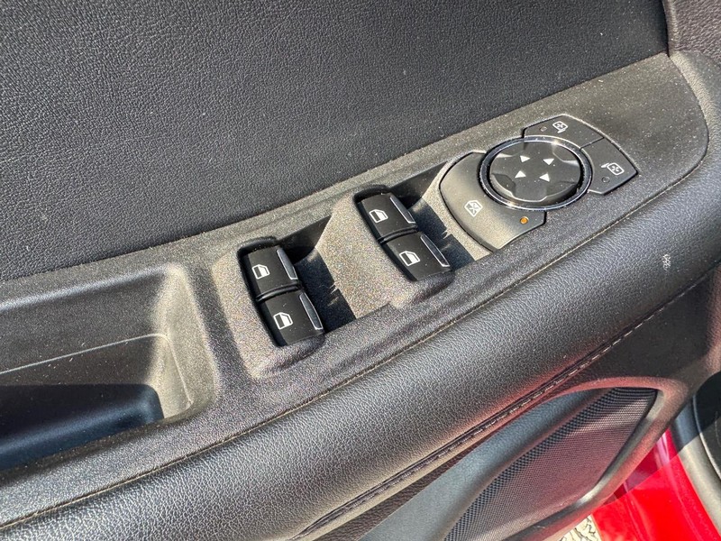 Ford Edge Vehicle Full-screen Gallery Image 19