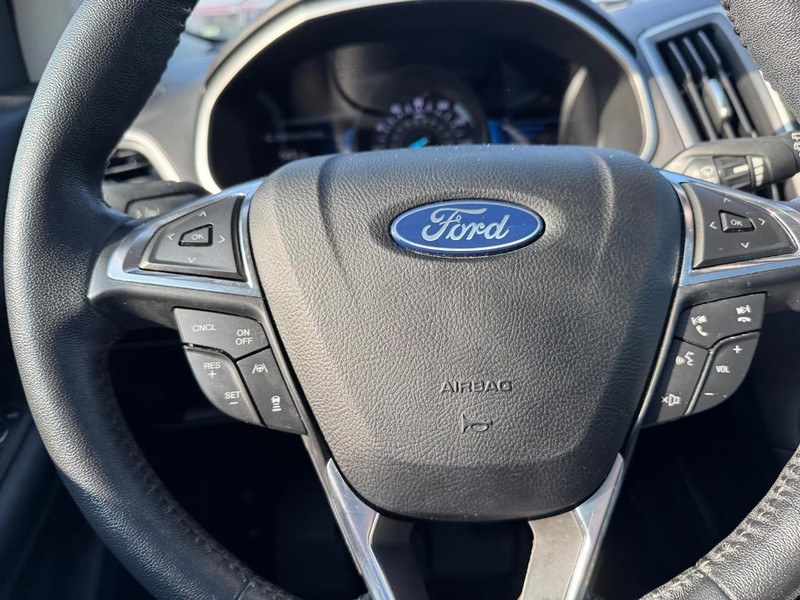 Ford Edge Vehicle Full-screen Gallery Image 20
