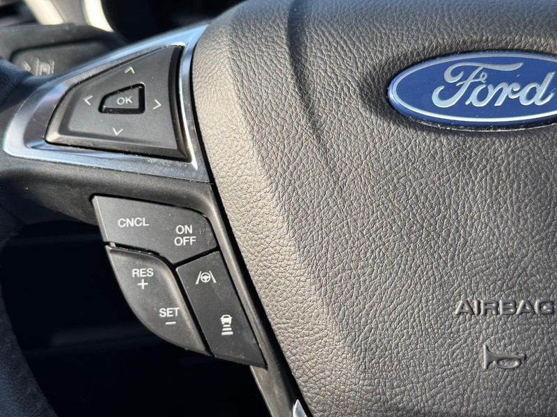 Ford Edge Vehicle Full-screen Gallery Image 21