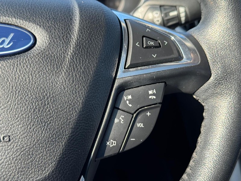 Ford Edge Vehicle Full-screen Gallery Image 22