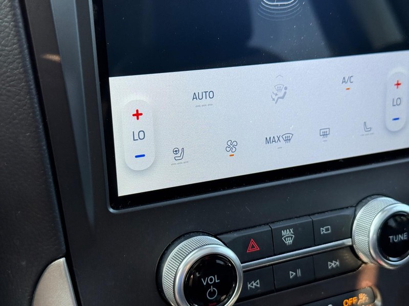 Ford Edge Vehicle Full-screen Gallery Image 23