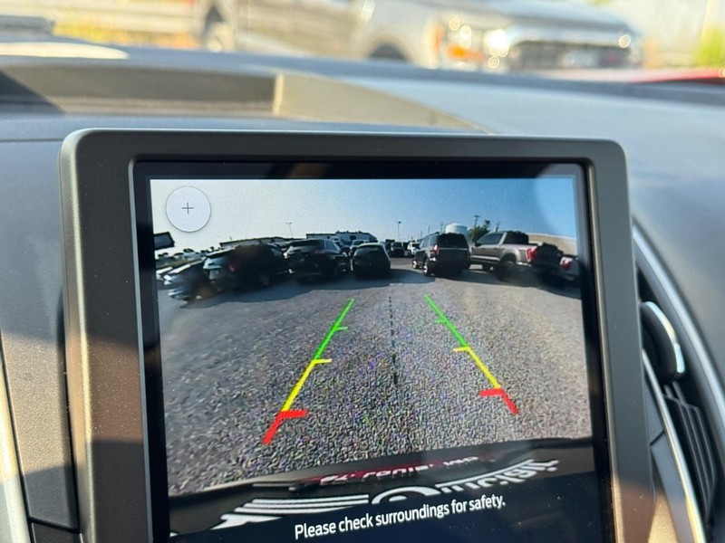 Ford Edge Vehicle Full-screen Gallery Image 24