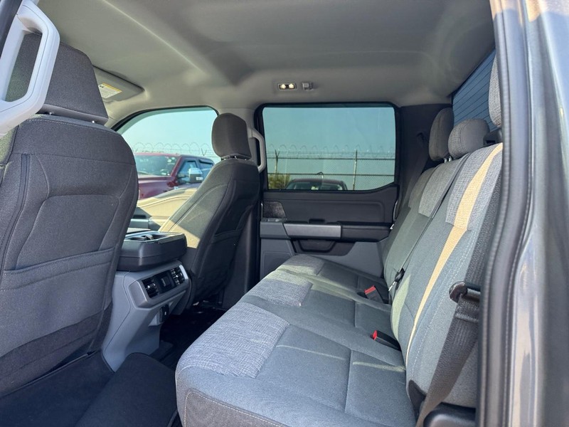 Ford F-150 Vehicle Full-screen Gallery Image 12