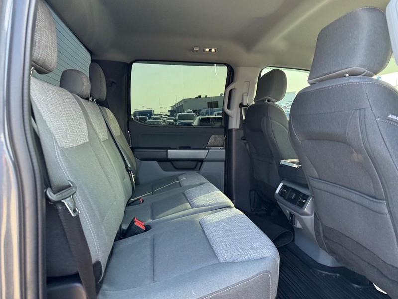 Ford F-150 Vehicle Full-screen Gallery Image 13