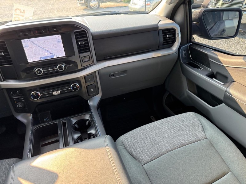 Ford F-150 Vehicle Full-screen Gallery Image 16