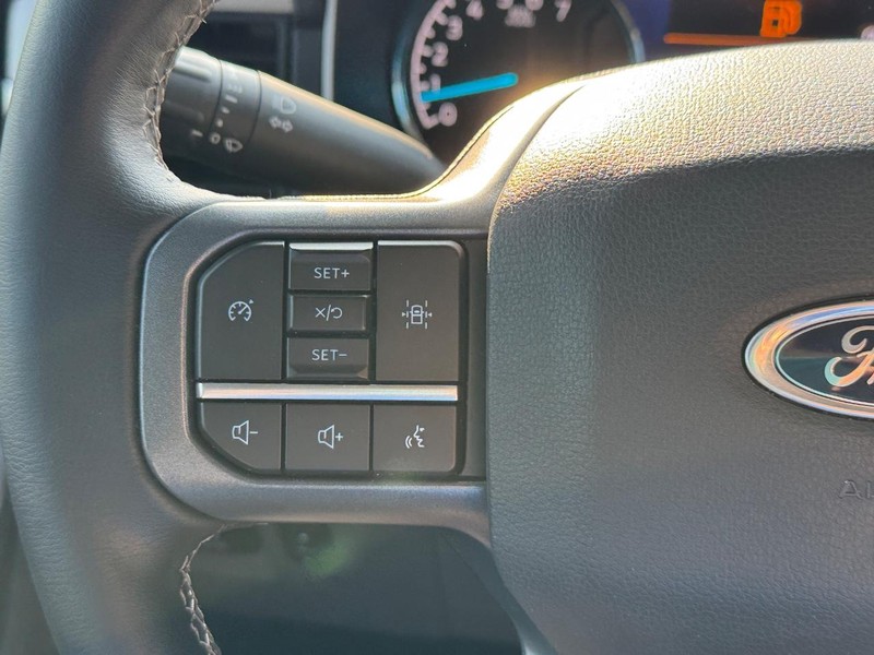 Ford F-150 Vehicle Full-screen Gallery Image 20