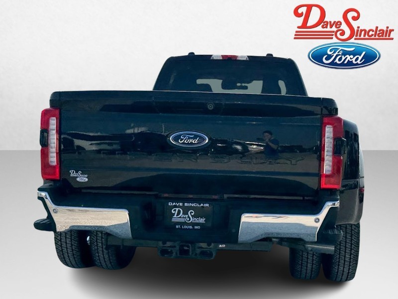 Ford Super Duty F-350 DRW Vehicle Full-screen Gallery Image 08