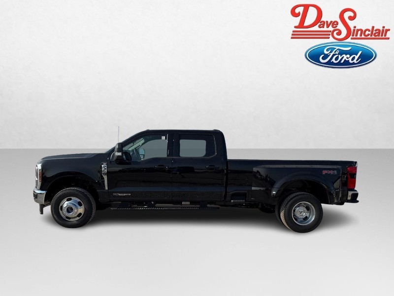 Ford Super Duty F-350 DRW Vehicle Full-screen Gallery Image 10
