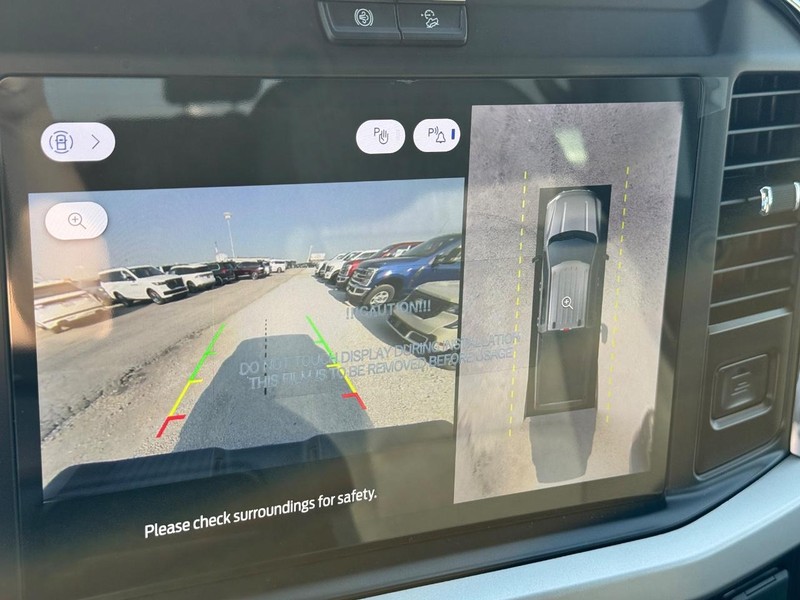Ford Super Duty F-350 DRW Vehicle Full-screen Gallery Image 24