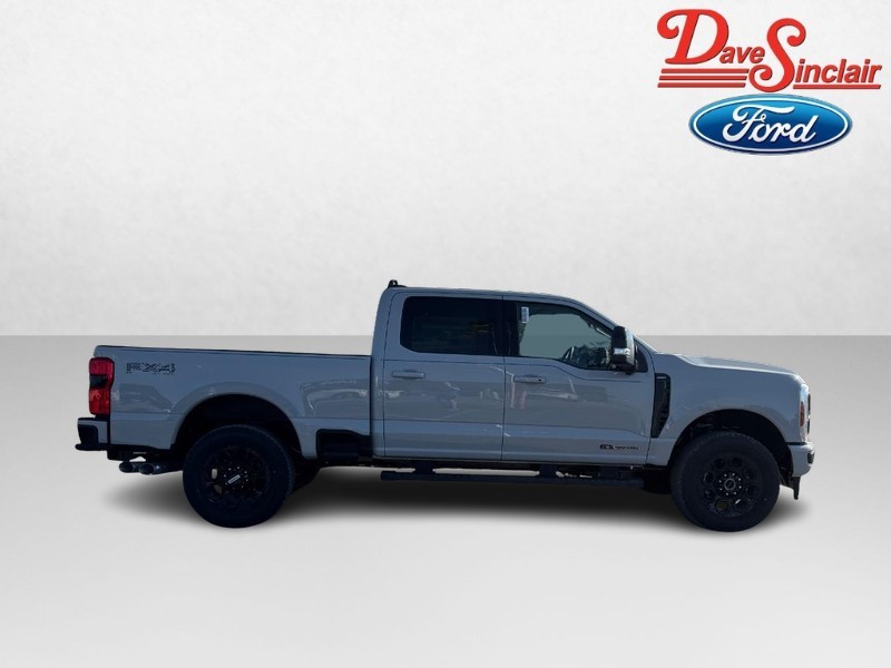 Ford Super Duty F-250 SRW Vehicle Full-screen Gallery Image 05