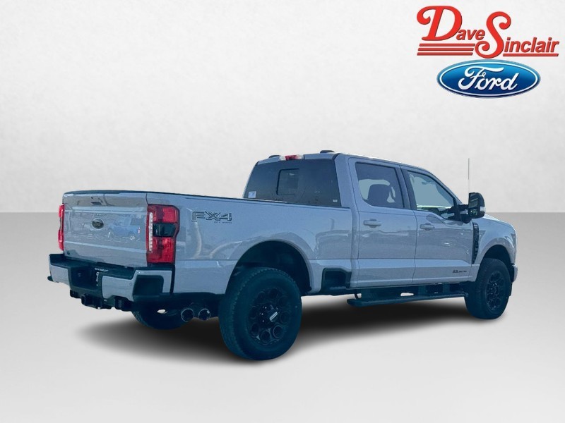 Ford Super Duty F-250 SRW Vehicle Full-screen Gallery Image 07