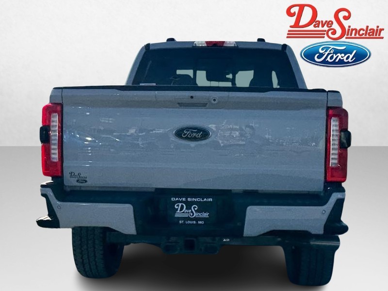 Ford Super Duty F-250 SRW Vehicle Full-screen Gallery Image 08