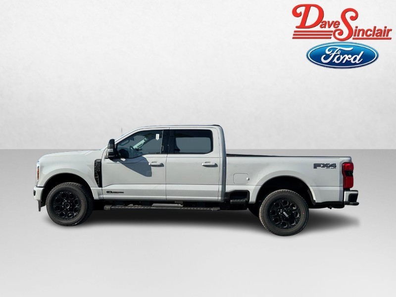 Ford Super Duty F-250 SRW Vehicle Full-screen Gallery Image 10