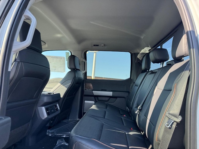 Ford Super Duty F-250 SRW Vehicle Full-screen Gallery Image 12