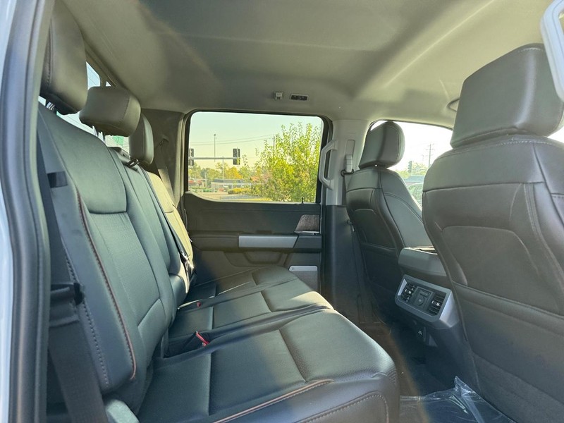 Ford Super Duty F-250 SRW Vehicle Full-screen Gallery Image 13