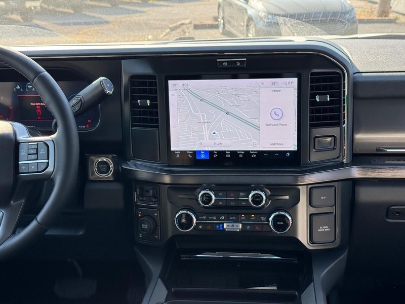 Ford Super Duty F-250 SRW Vehicle Full-screen Gallery Image 16