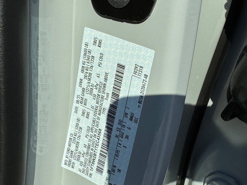 Ford Super Duty F-250 SRW Vehicle Full-screen Gallery Image 27