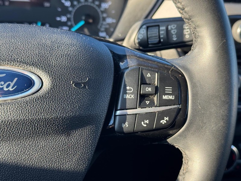 Ford Escape Vehicle Full-screen Gallery Image 20