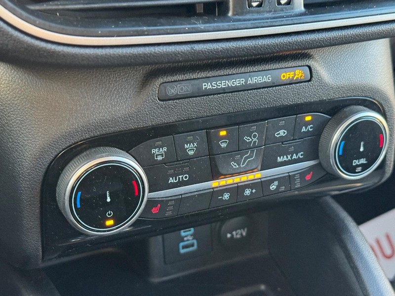 Ford Escape Vehicle Full-screen Gallery Image 21