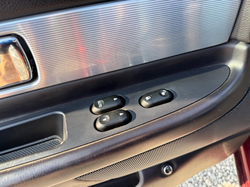 Ford Thunderbird Vehicle Full-screen Gallery Image 15