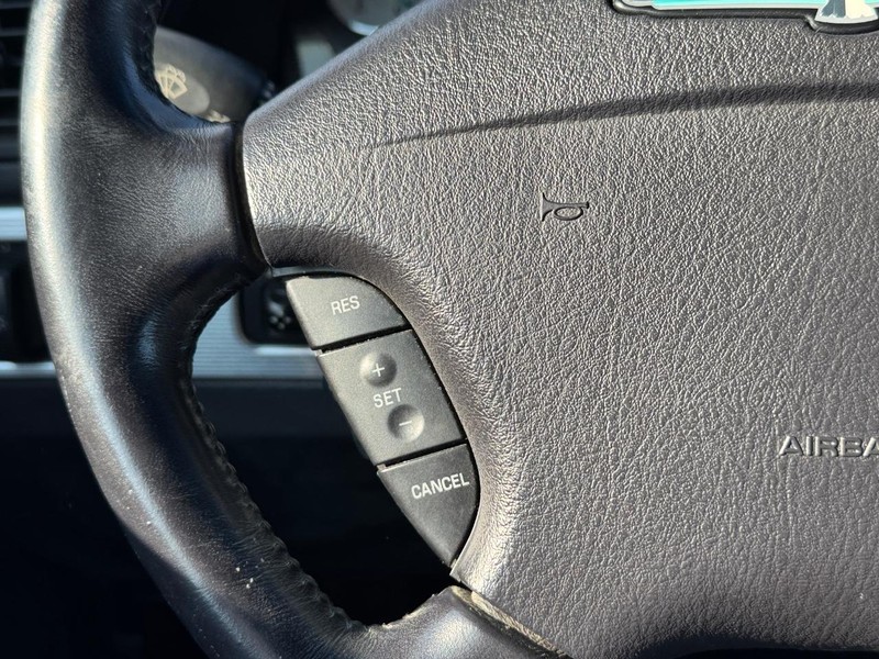 Ford Thunderbird Vehicle Full-screen Gallery Image 18