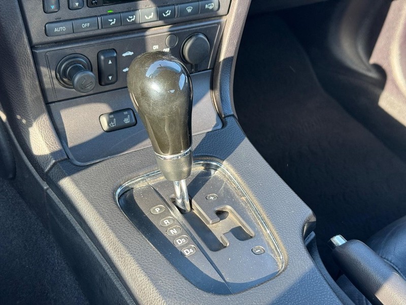 Ford Thunderbird Vehicle Full-screen Gallery Image 22