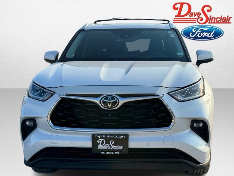 Toyota Highlander Vehicle Full-screen Gallery Image 02