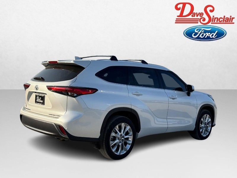 Toyota Highlander Vehicle Full-screen Gallery Image 07