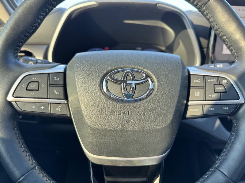 Toyota Highlander Vehicle Full-screen Gallery Image 23