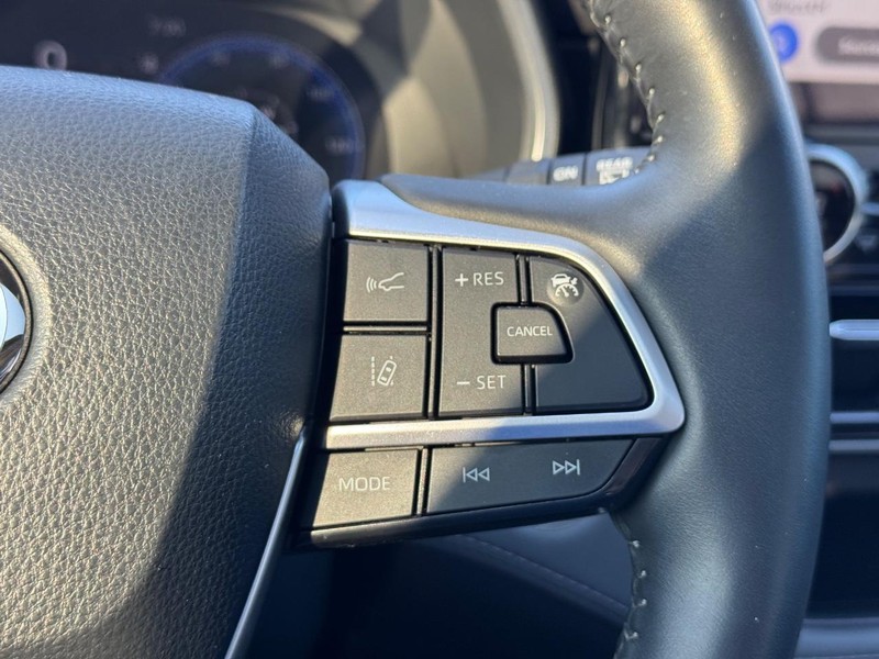 Toyota Highlander Vehicle Full-screen Gallery Image 26