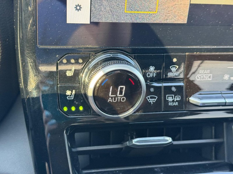Toyota Highlander Vehicle Full-screen Gallery Image 27