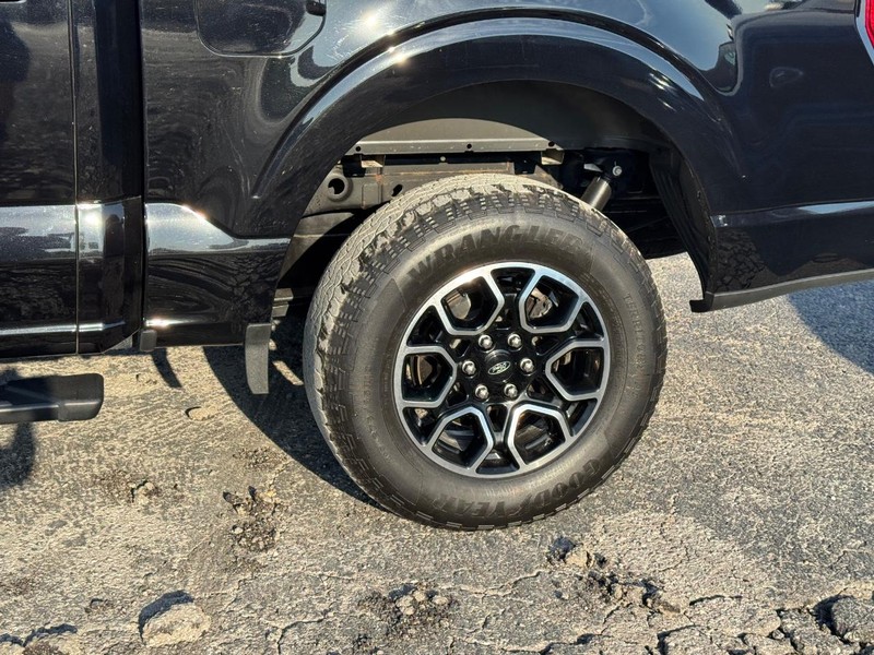 Ford F-150 Vehicle Full-screen Gallery Image 11