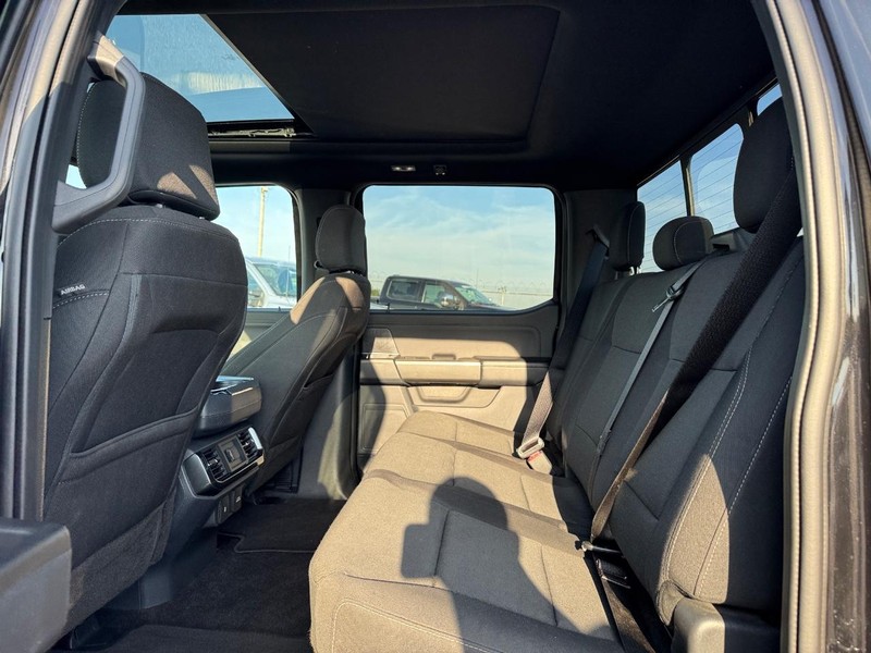 Ford F-150 Vehicle Full-screen Gallery Image 12
