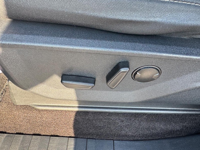 Ford F-150 Vehicle Full-screen Gallery Image 18