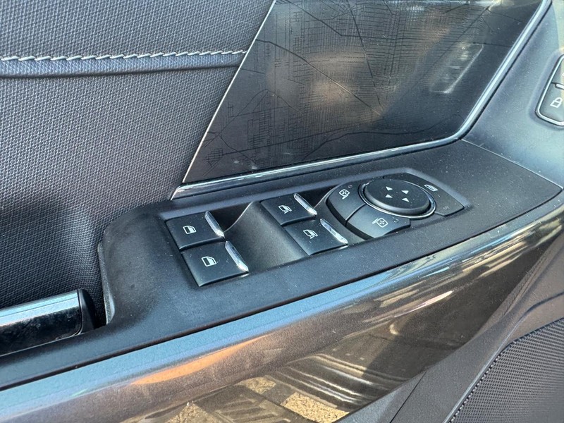 Ford F-150 Vehicle Full-screen Gallery Image 19