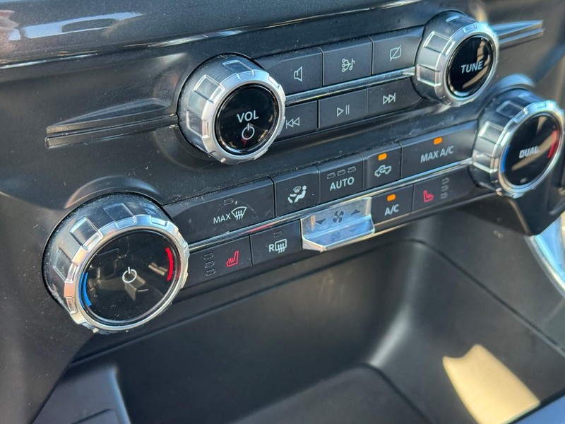 Ford F-150 Vehicle Full-screen Gallery Image 23
