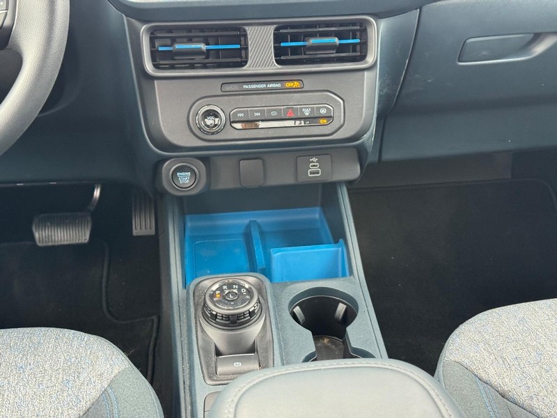 Ford Maverick Vehicle Full-screen Gallery Image 16