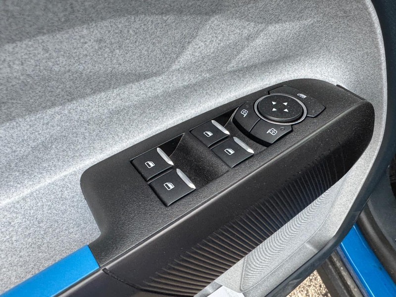 Ford Maverick Vehicle Full-screen Gallery Image 18