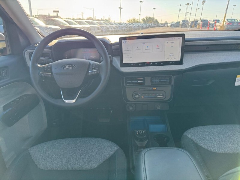 Ford Maverick Vehicle Full-screen Gallery Image 13