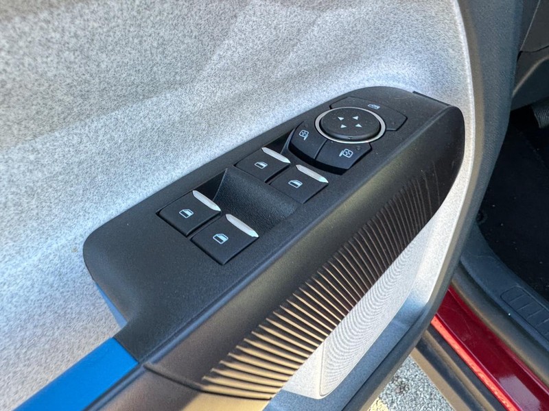 Ford Maverick Vehicle Full-screen Gallery Image 18