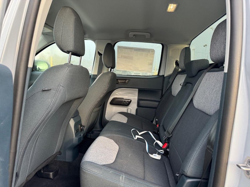 Ford Maverick Vehicle Full-screen Gallery Image 12