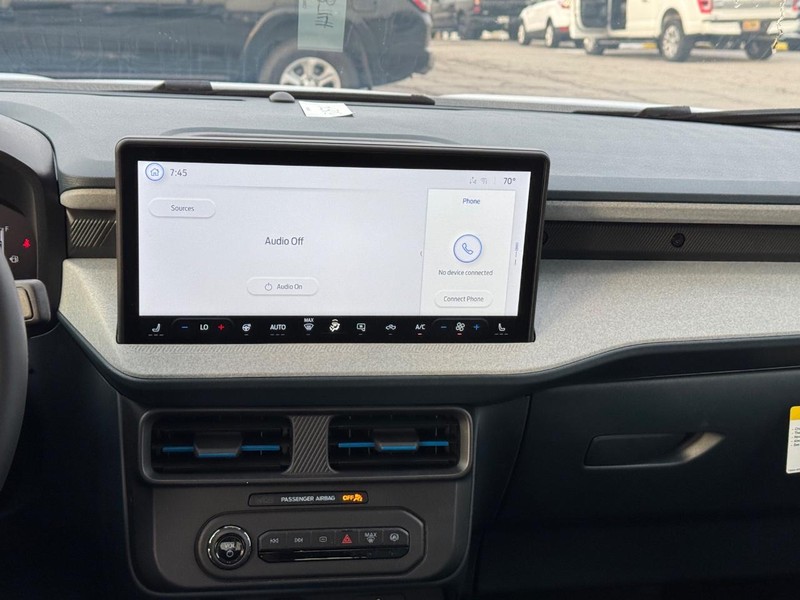 Ford Maverick Vehicle Full-screen Gallery Image 15