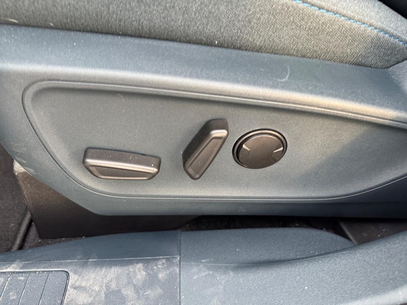 Ford Maverick Vehicle Full-screen Gallery Image 17