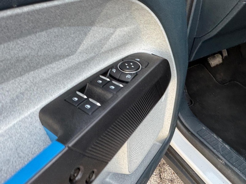 Ford Maverick Vehicle Full-screen Gallery Image 18