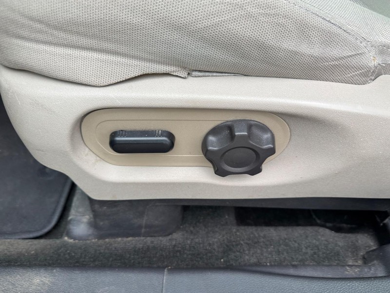 Ford Explorer Vehicle Full-screen Gallery Image 19