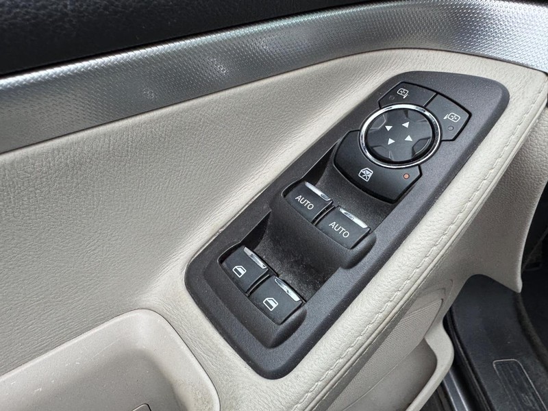 Ford Explorer Vehicle Full-screen Gallery Image 20