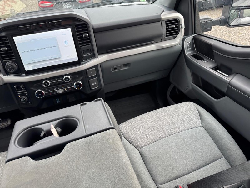 Ford F-150 Vehicle Full-screen Gallery Image 16