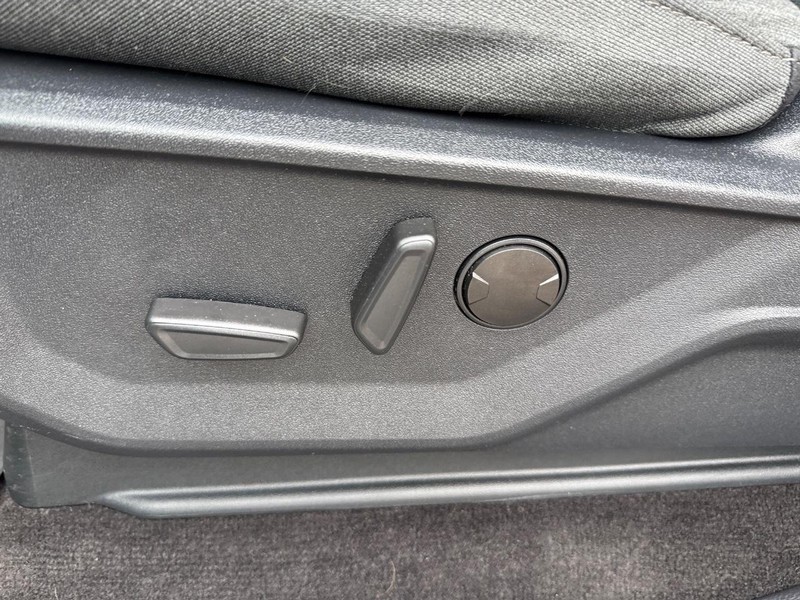 Ford F-150 Vehicle Full-screen Gallery Image 17
