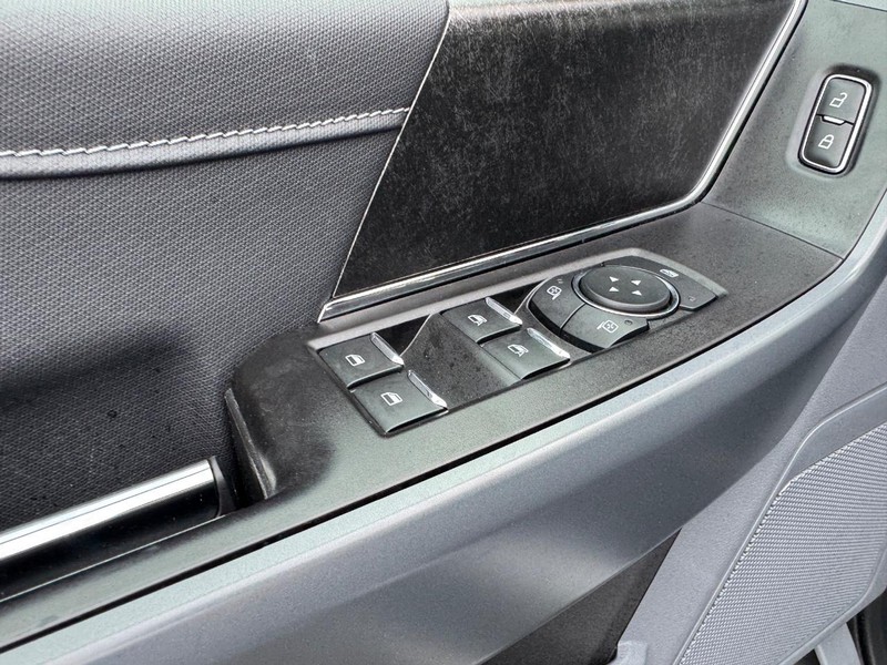 Ford F-150 Vehicle Full-screen Gallery Image 18
